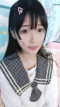 雨詩 159cm.43kg.B杯.19歲 學生，喜歡玩變裝，人瘦，皮膚白皙