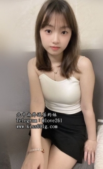 可樂 158/C/19歲 #雙北 鄰家美眉外型 活潑外向 玲瓏有致的身...